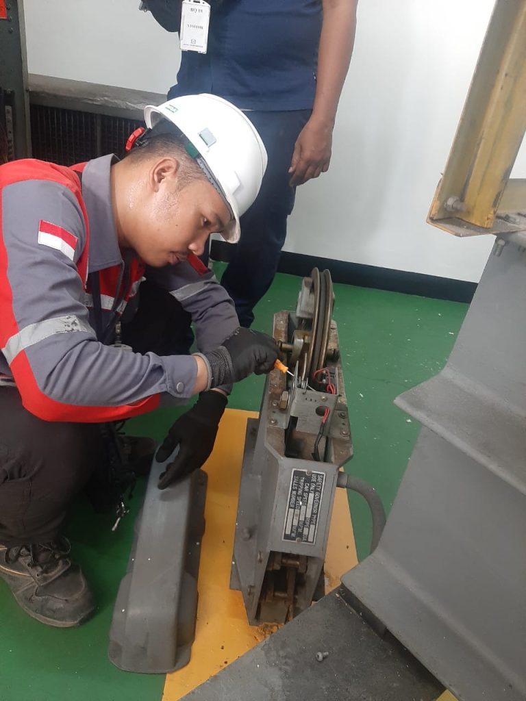 Pemeriksaan alat pengaman governor pada lift