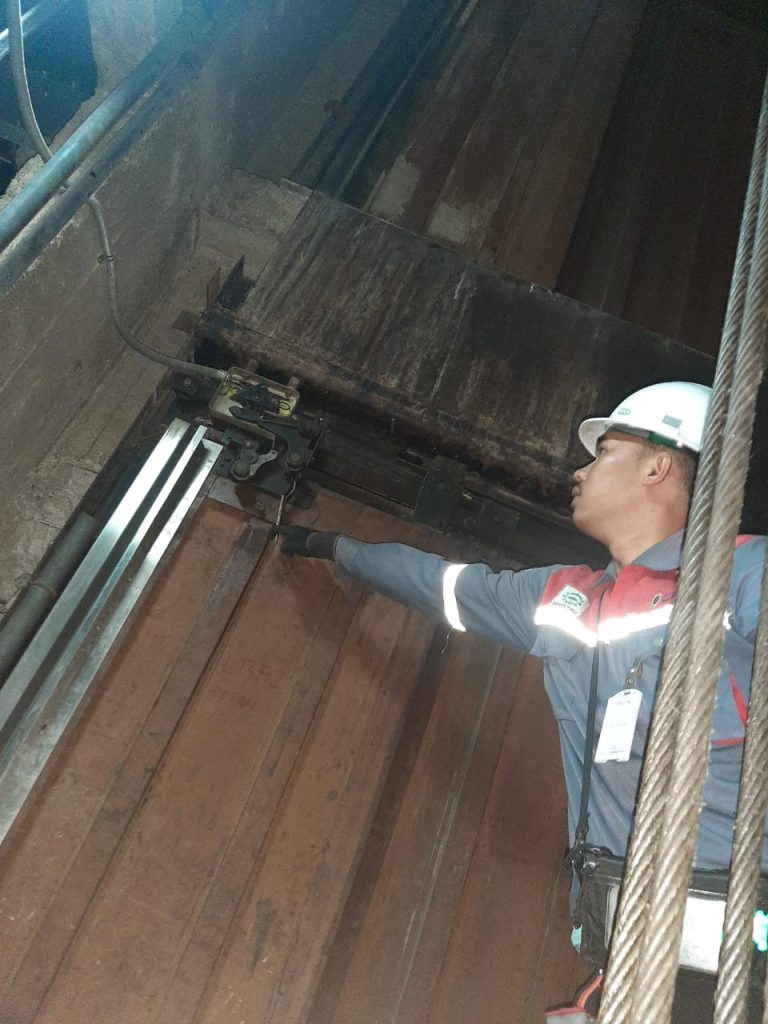 Pengujian alat pengmaan door switch