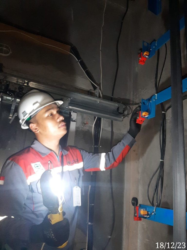 Pengujian alat pengaman up limit switch