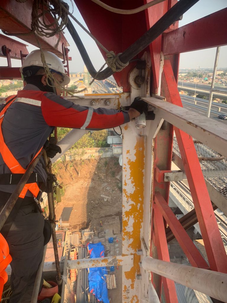 Pengujian tidak merusak dengan metode MPI pada section tower crane